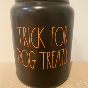 Rae Dunn Treat container